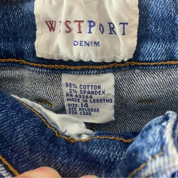 Vintage Westport Denim Capris - Picture 2 of 4